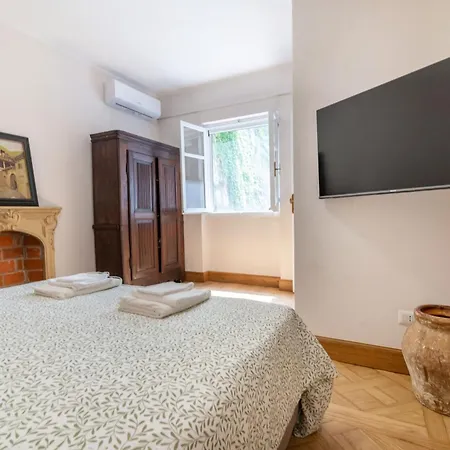 Apartment Lakefront Three Minutes From Orta
