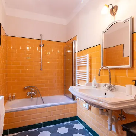 Apartment Lakefront Three Minutes From Orta *